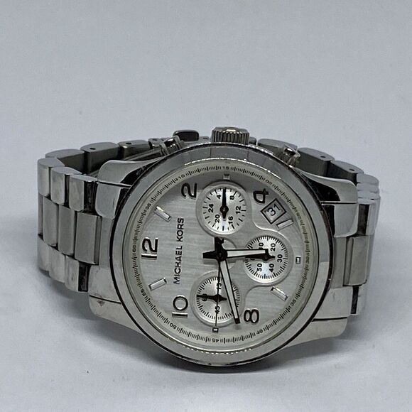 Michael Kors Runway MK5076 Womens Silver Stainless Steel Analog Dial Watch MP320 - Picture 7 of 12